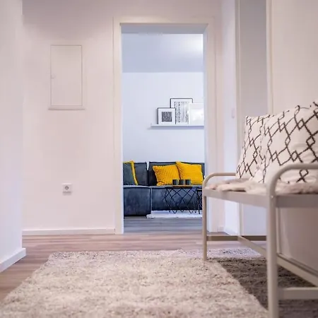 Yellow Station Apartment Paderborn