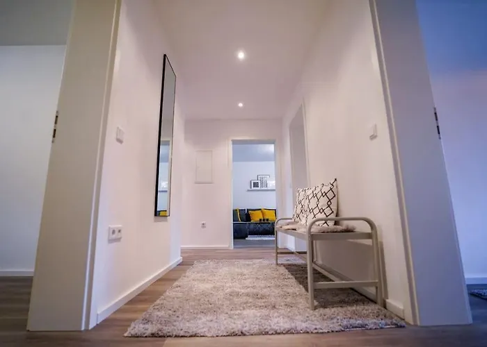 Yellow Station Apartman *