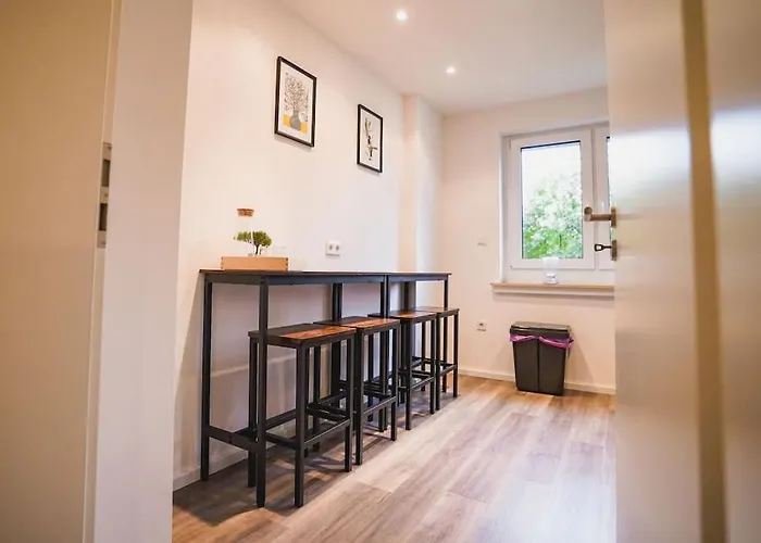 Yellow Station Apartman *