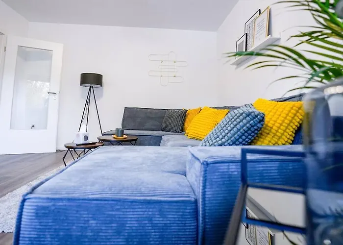 Yellow Station Apartman *